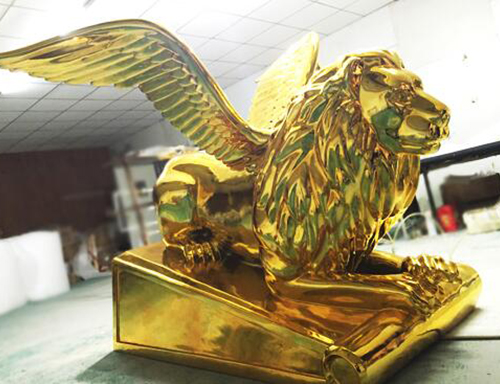 2.5 meter gold-plated lion statue